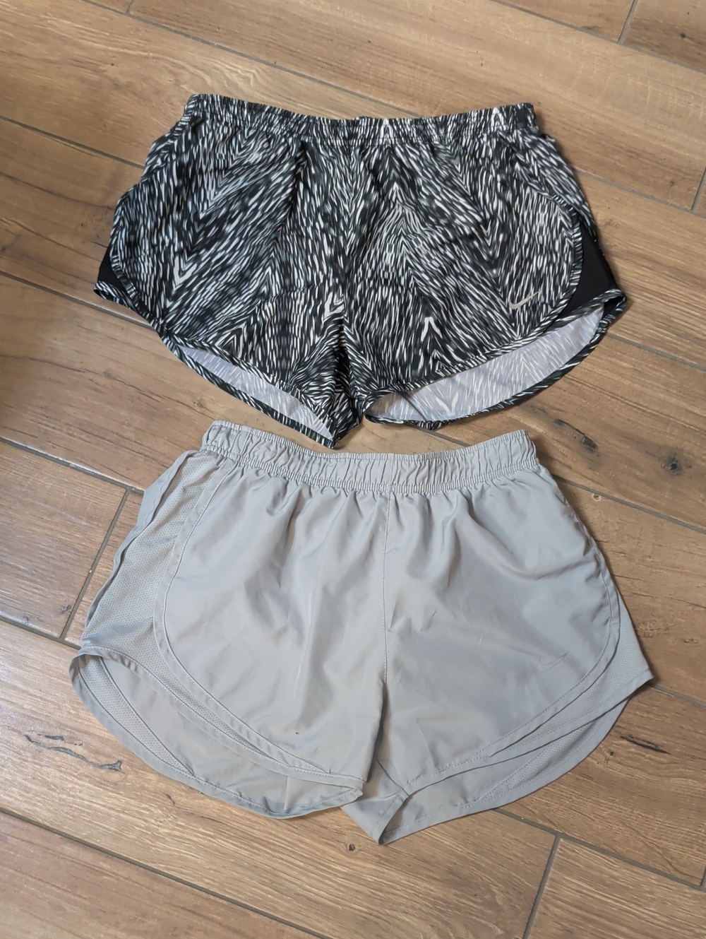Nike Women's Dual-Pair Running Shorts in Black/White Print and Light Gray Size S